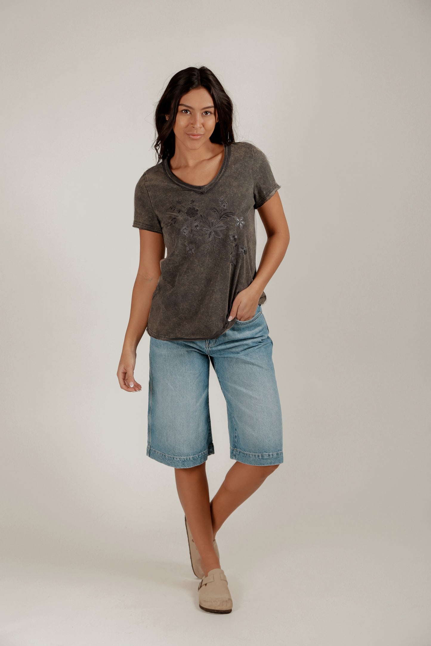 Farmhouse Bloom Tee (T240013 Mineral Washed Orange )