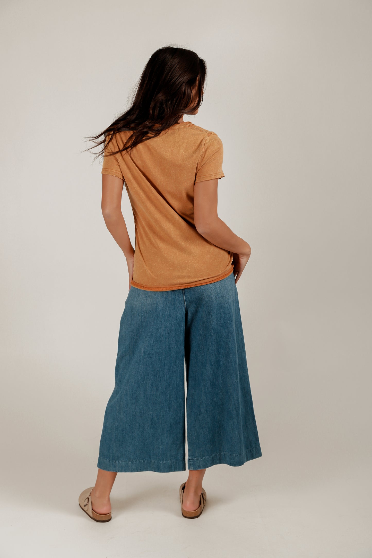 Farmhouse Bloom Tee (T240013 Mineral Washed Orange )