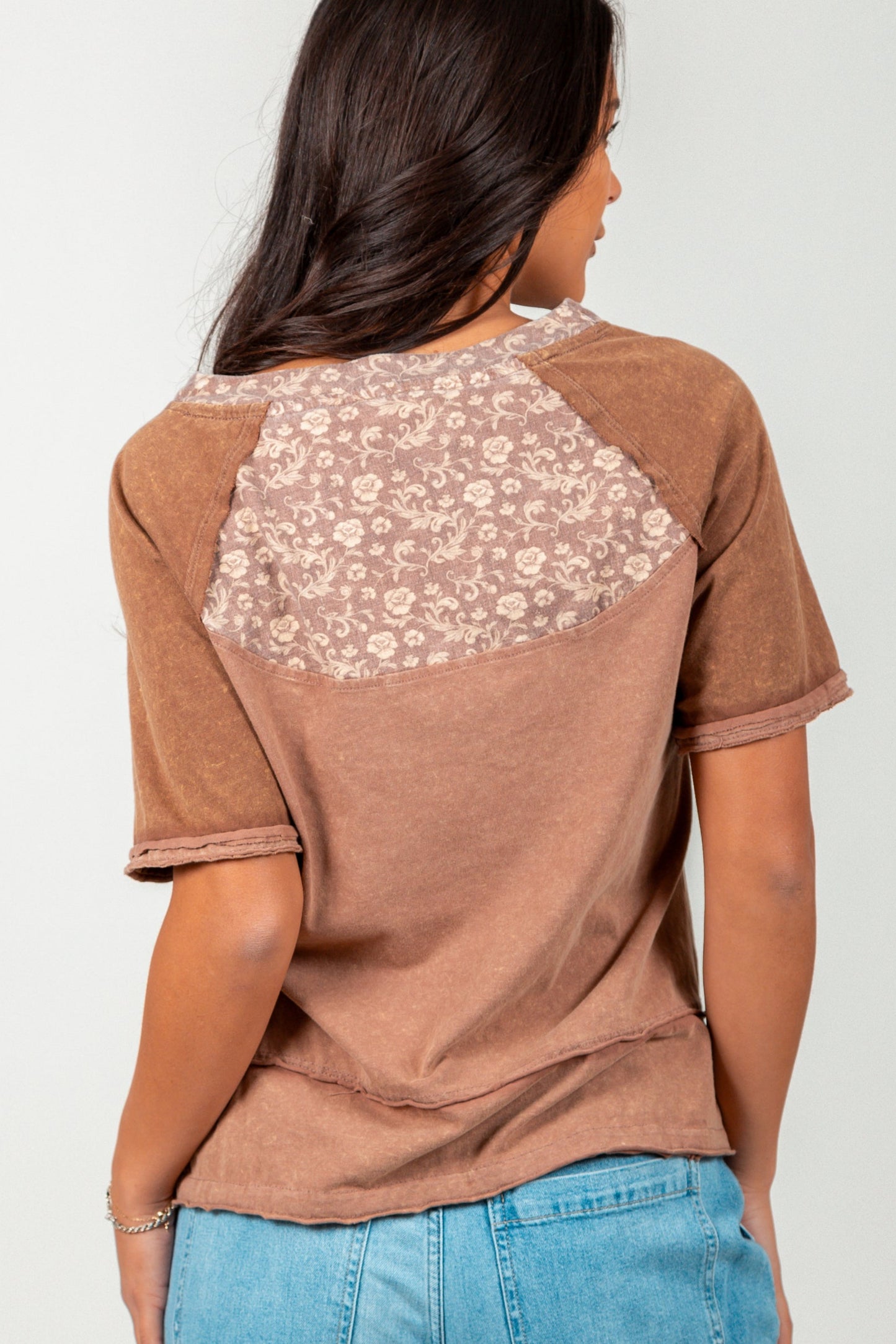 Mineral-Washed Cotton T-Shirt with Floral Patchwork (T2400019 Brown Multi)