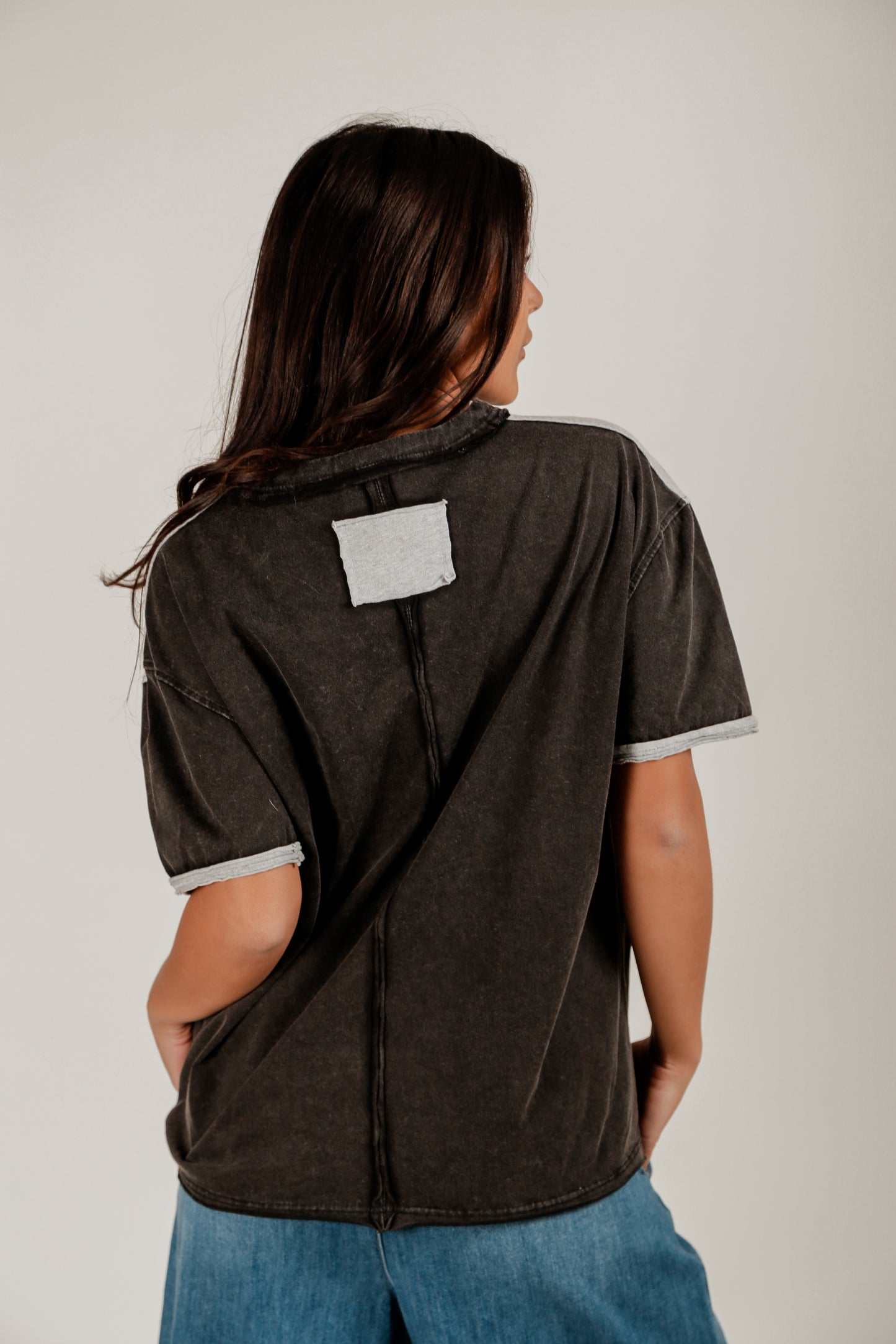 Black Grey Patched Tee(T240004 Black Grey )
