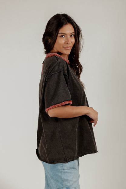 Noir Accent Tee (T240001 Mineral Washed Brown)