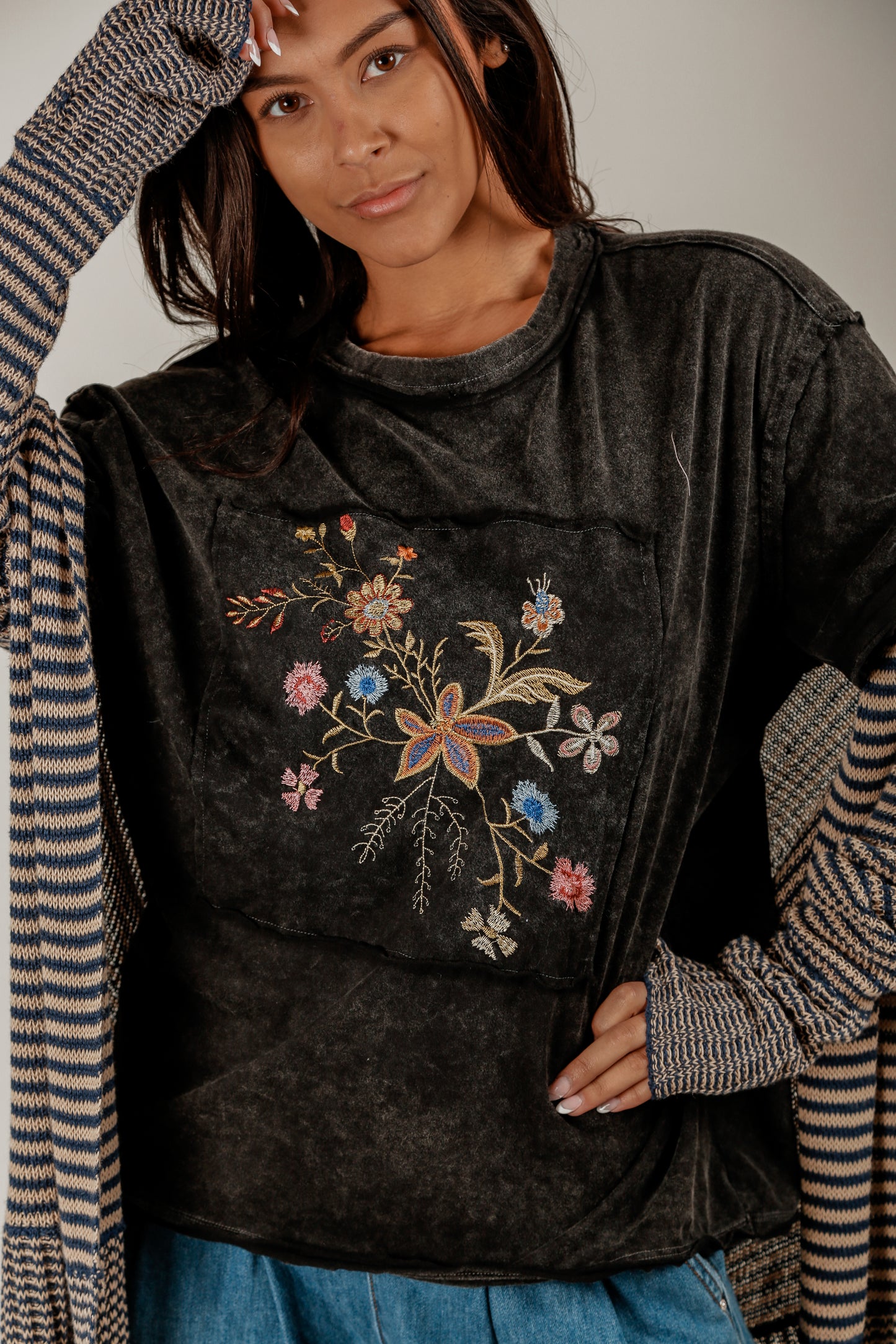 Embroidered Essence Tee(T240002 Mineral Washed Black With Embro)