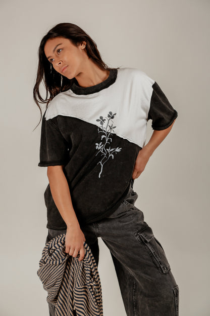 Embroidery Black white Art Tee(T240004 Black White Embro)