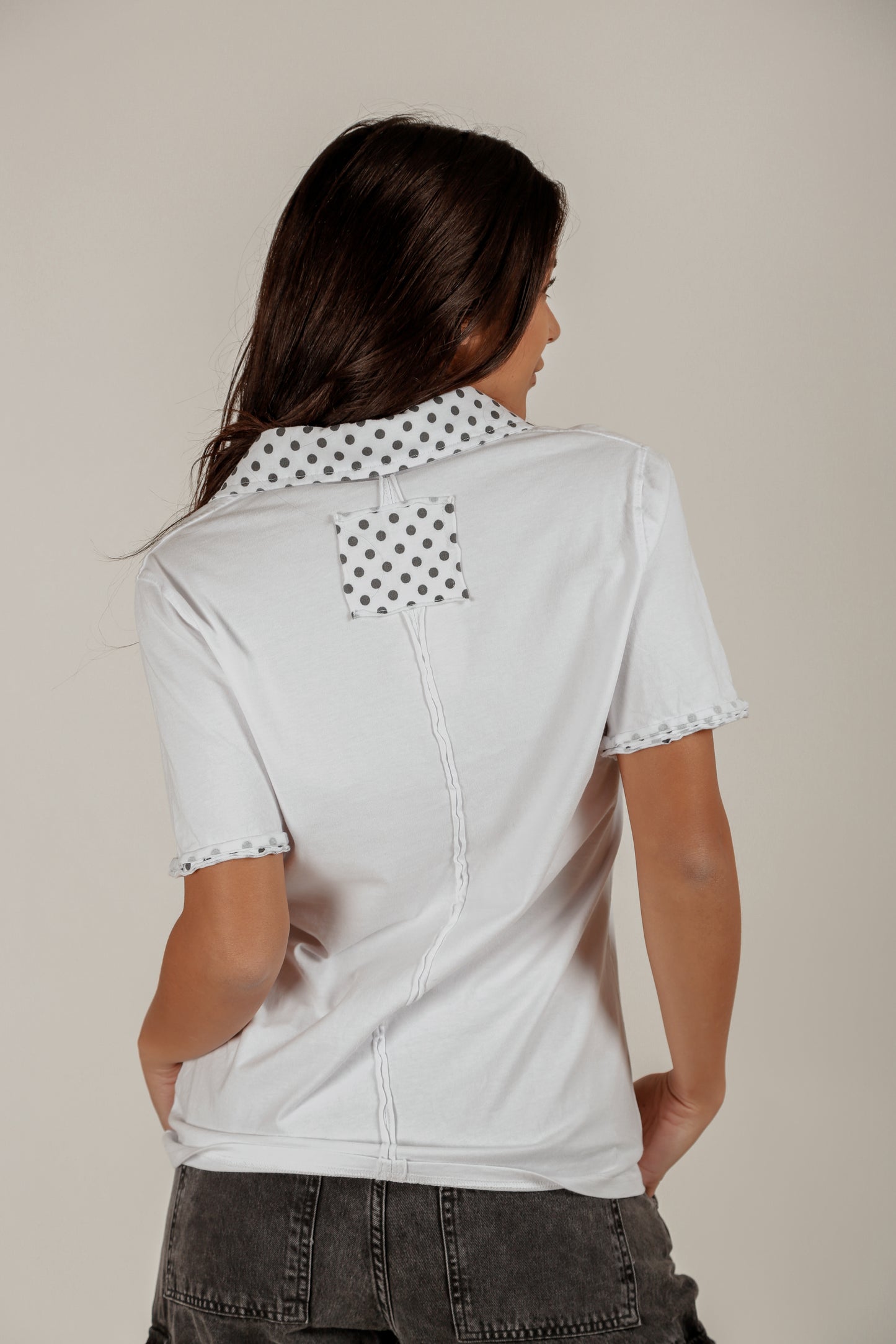 Polka Charm Tee (T240010 White Dots Collar)